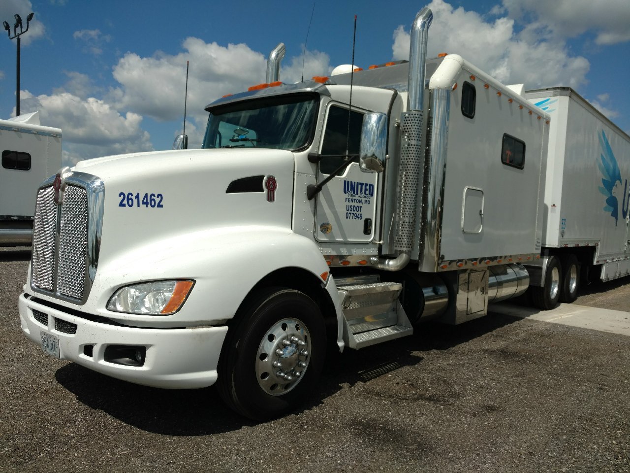 2014 Kenworth T660 Ext. Day Cab with 144 Inch ARI Legacy Sleeper ARI