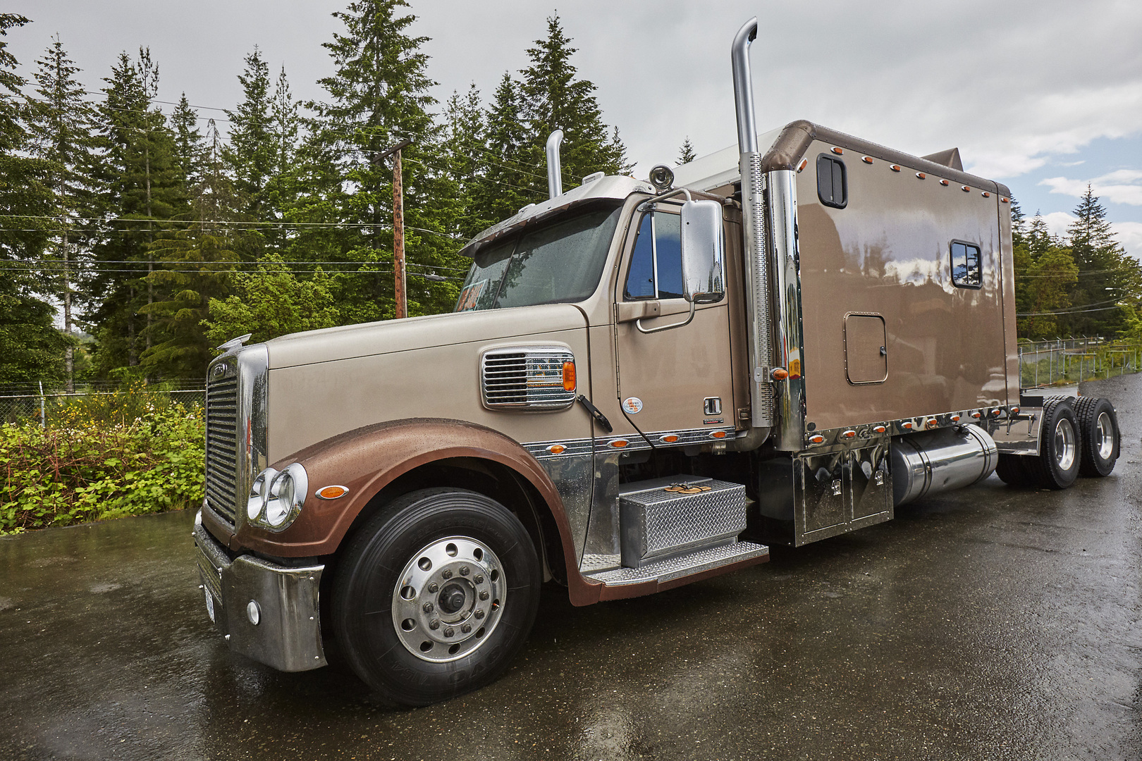 2009 Freightliner Coronado with ARI 144 Inch Legacy II RB Custom