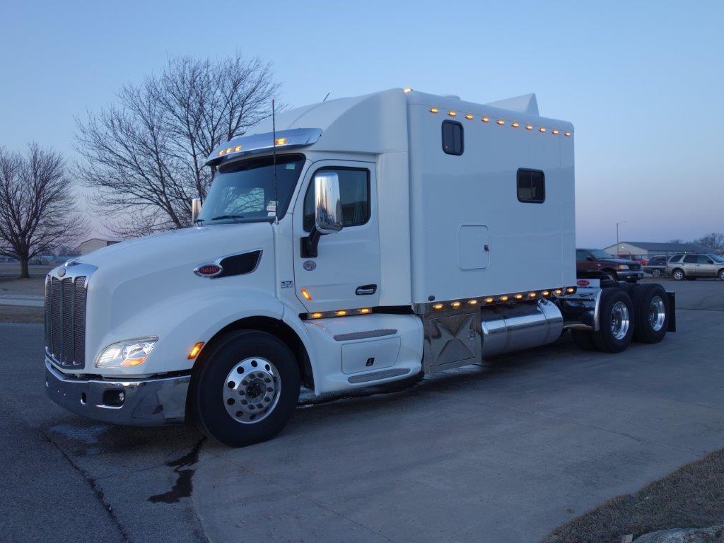 Peterbilt Ari Legacy Sleepers