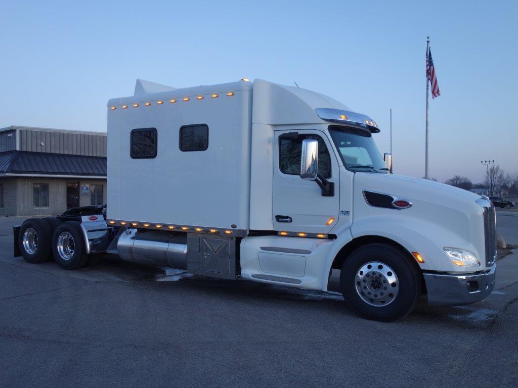 2019 Peterbilt 579 With 120 Inch Ari Legacy Ii Rb Sleeper