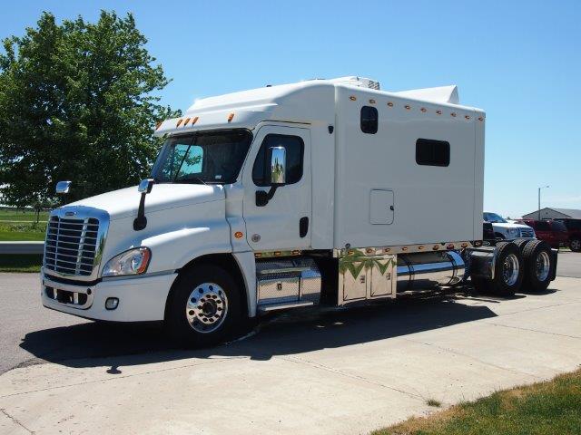 2015 Freightliner Cascadia With Ari 144 Inch Legacy Ii