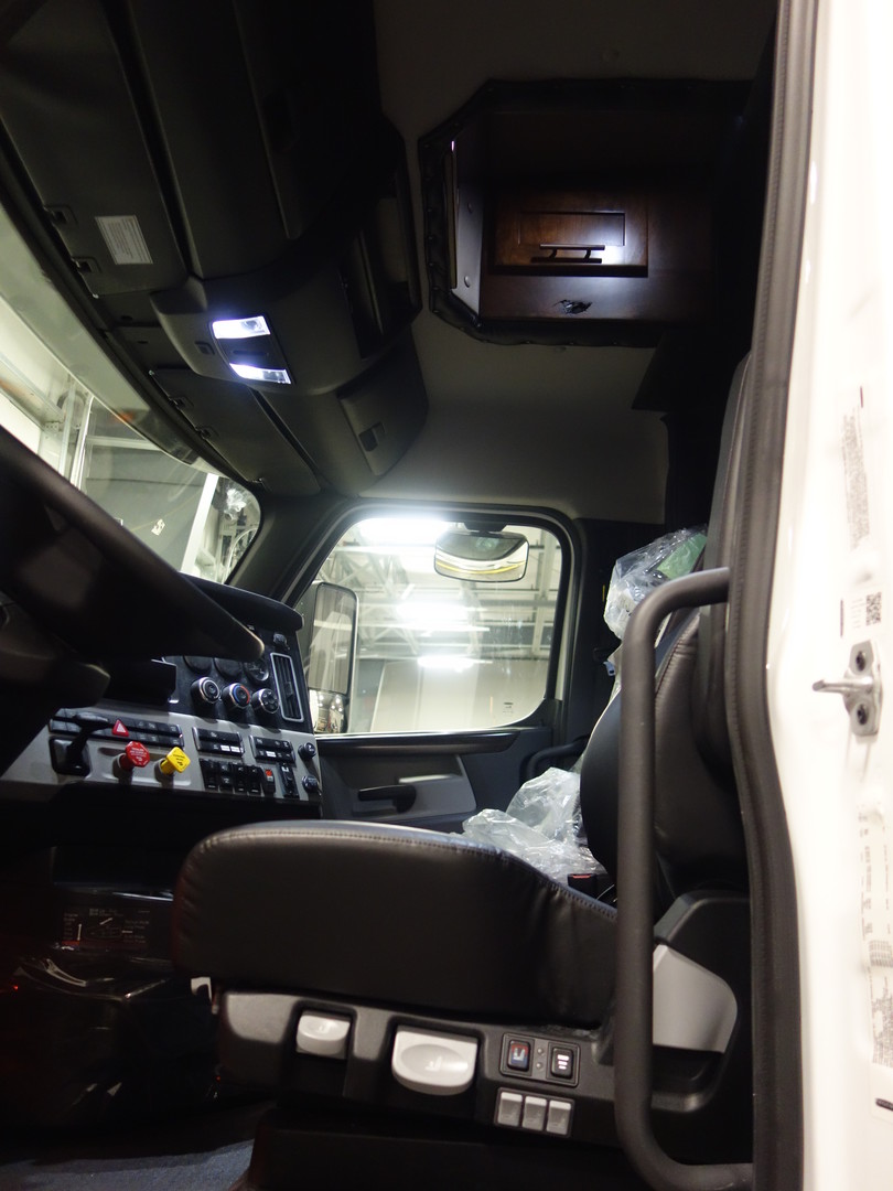 2020 Freightliner Cascadia With Ari 156 Inch Legacy Ii Rbsd