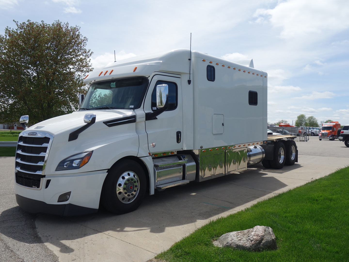 2020 Freightliner Cascadia With Ari 156 Inch Legacy Ii Rbsd