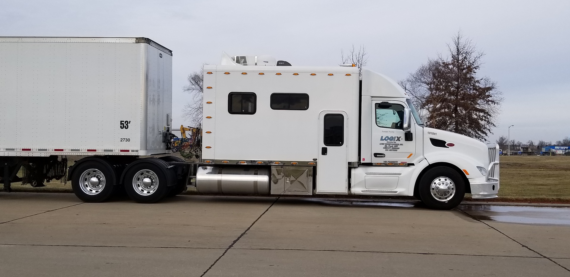 2015 Peterbilt 579 With Ari 144 Inch Side Door Sleeper Ari