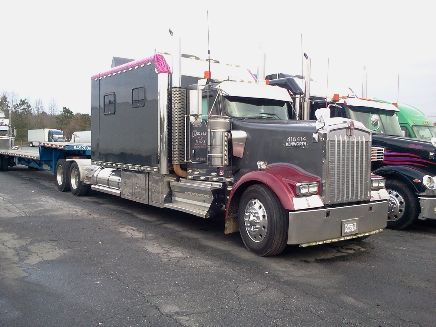 2009 Kenworth  W900  with 132 Inch ARI Rear Bed Sleeper  