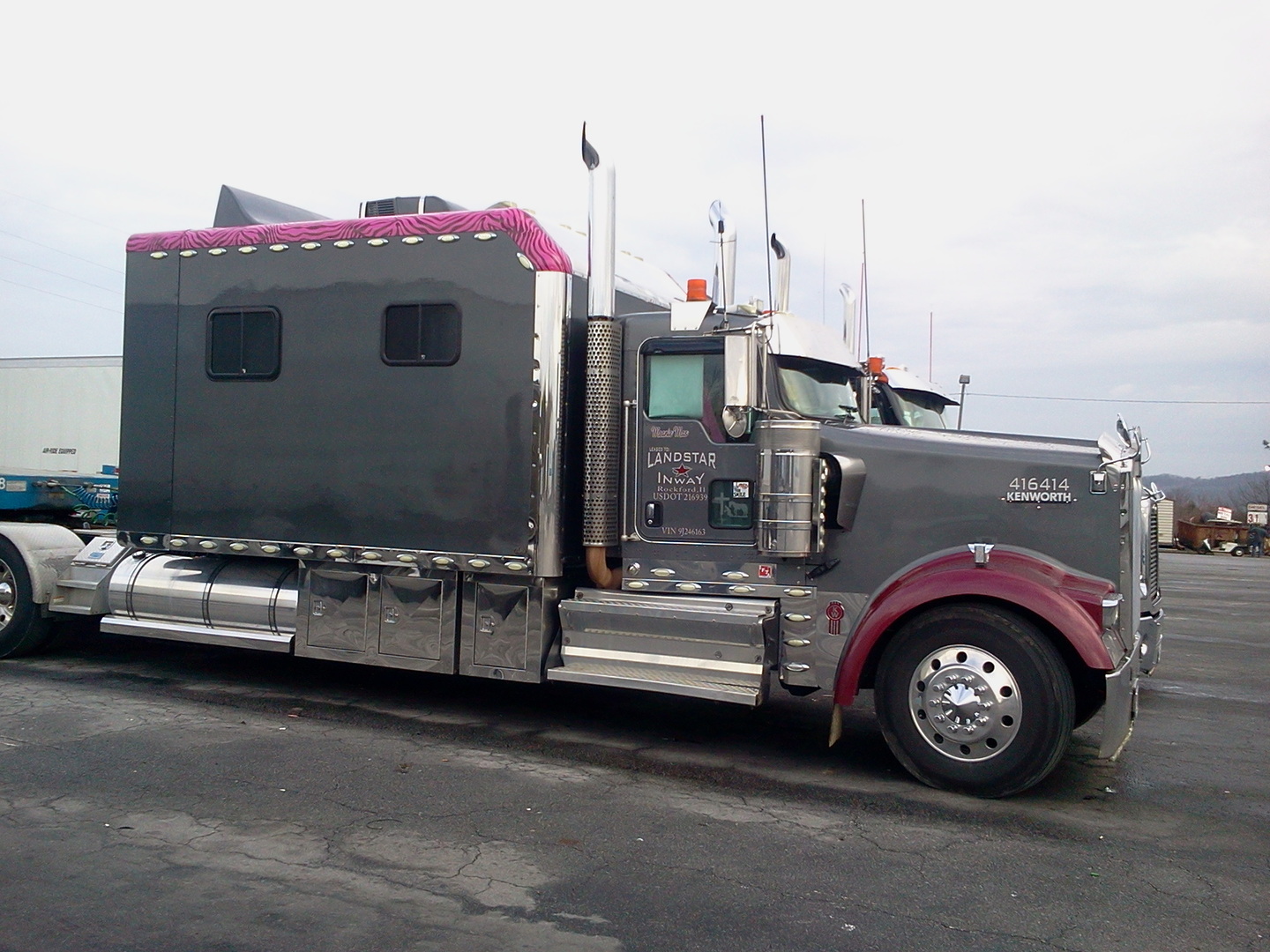 2009 Kenworth  W900  with 132 Inch ARI Rear Bed Sleeper  