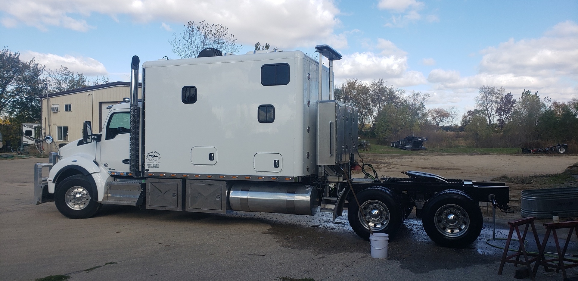 2019 Kenworth T880 with 156 Inch ARI Custom Sleeper :: ARI Legacy Sleepers
