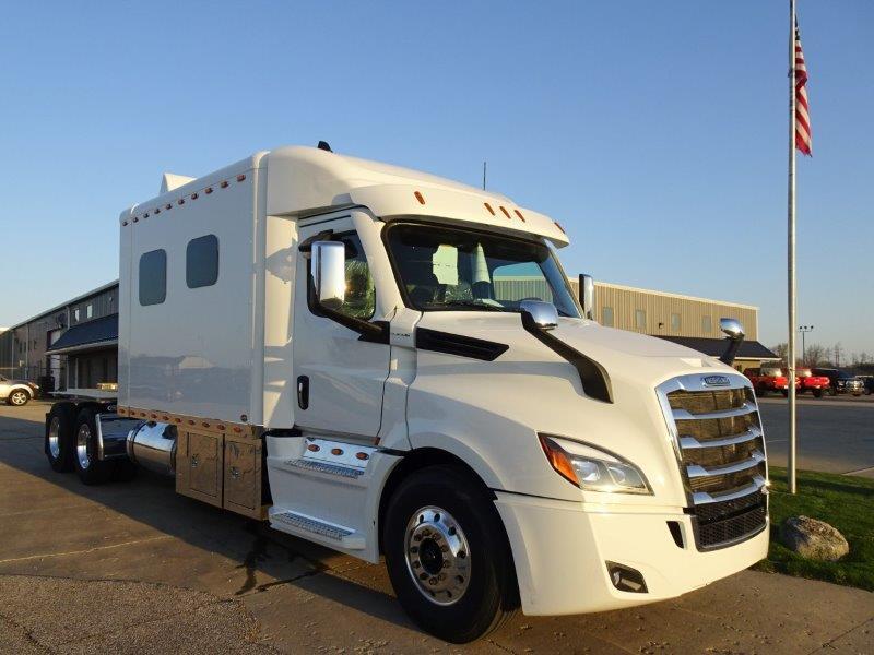 Freightliner cascadia sleeper Clearance